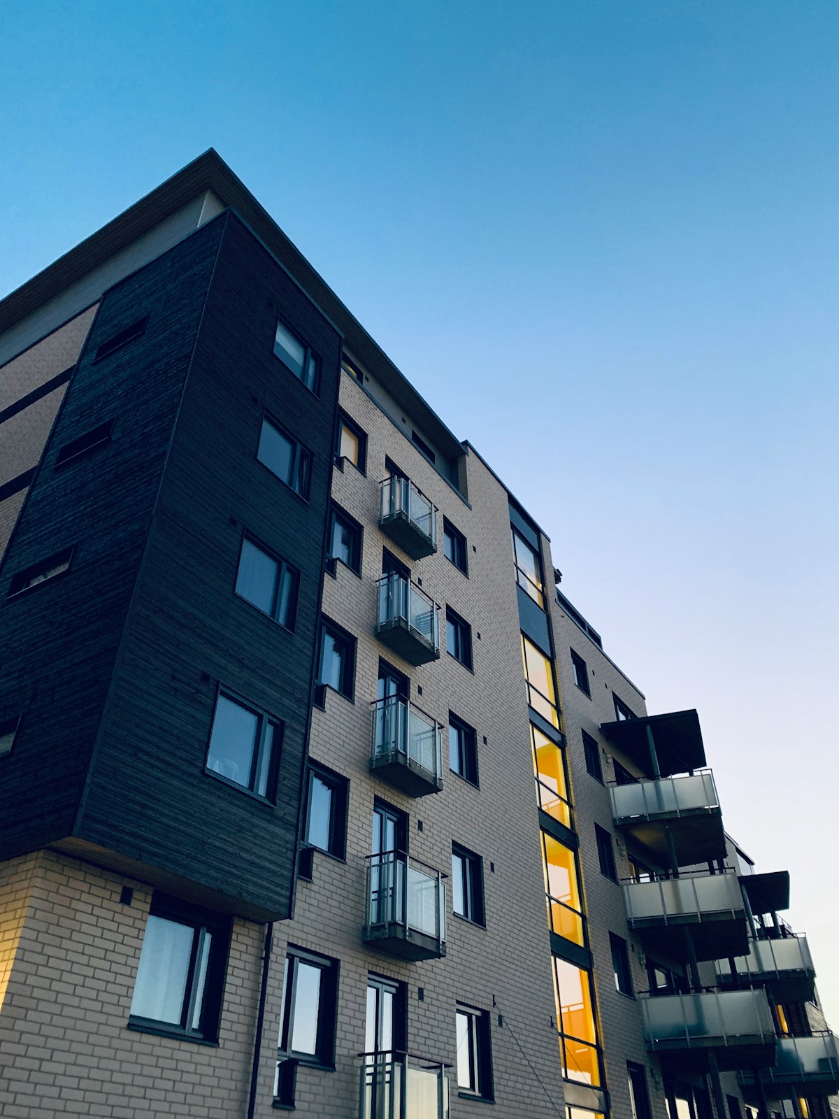 Residential high-rise tower